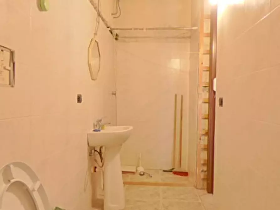 Immagine 11 di Laboratorio in vendita  in BAZI a Fasano