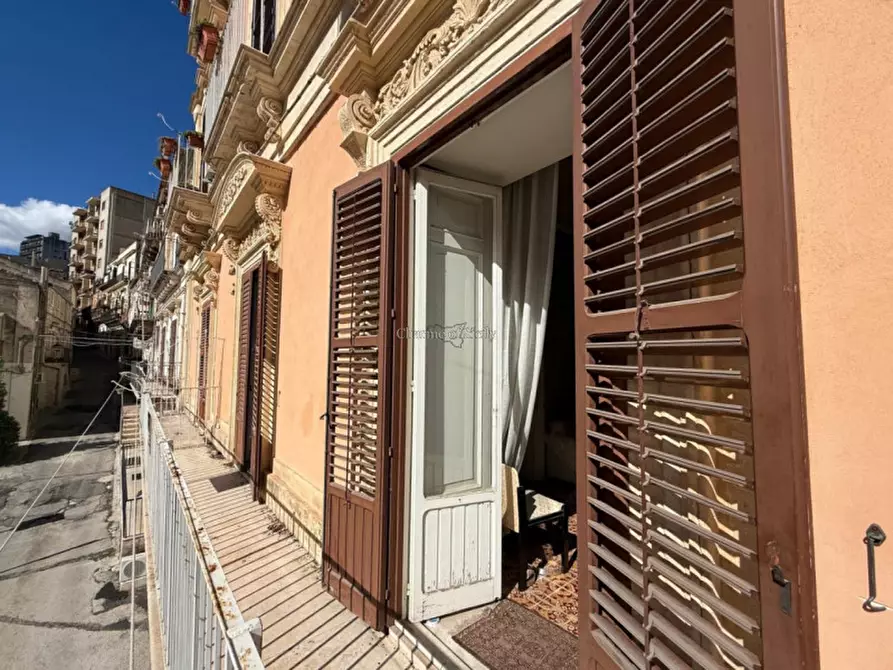 Immagine 2 di Appartamento in vendita  in Via Carlo Papa a Modica