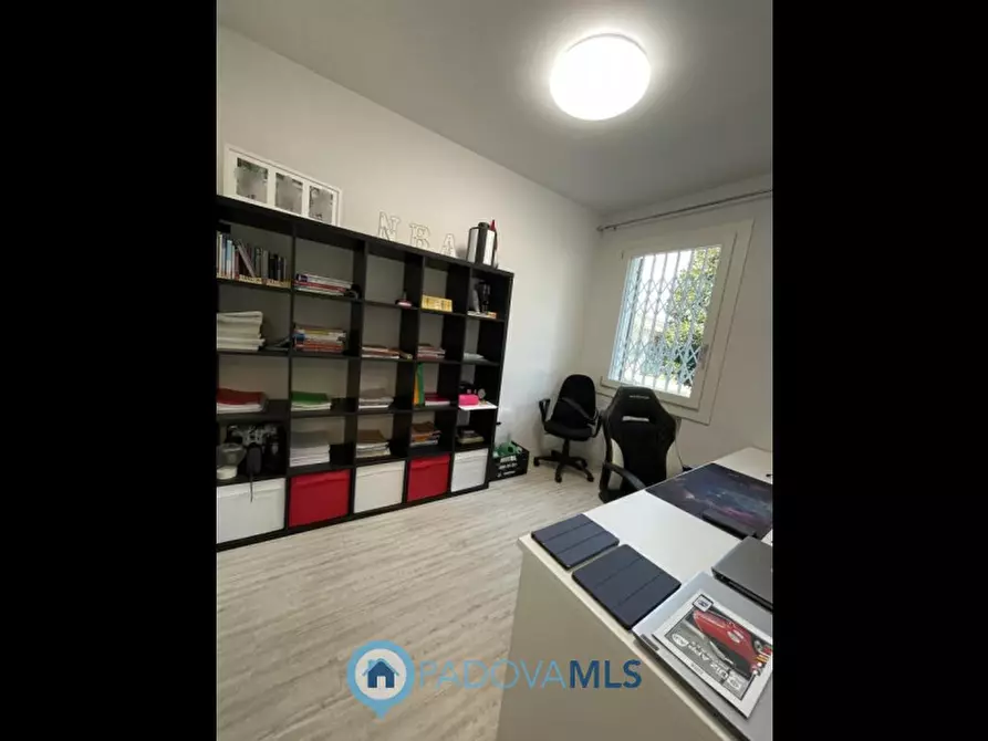 Immagine 10 di Casa trifamiliare in vendita  in Viale della Repubblica, 1 a Selvazzano Dentro