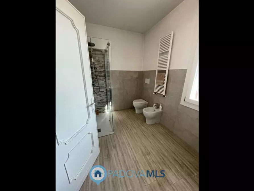Immagine 13 di Casa trifamiliare in vendita  in Viale della Repubblica, 1 a Selvazzano Dentro