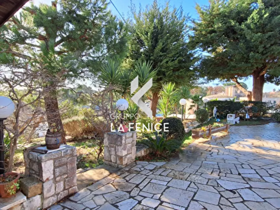 Immagine 13 di Villa in vendita  in contrada Laureto a Locorotondo