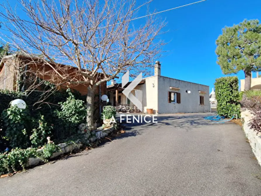 Immagine 24 di Villa in vendita  in contrada Laureto a Locorotondo