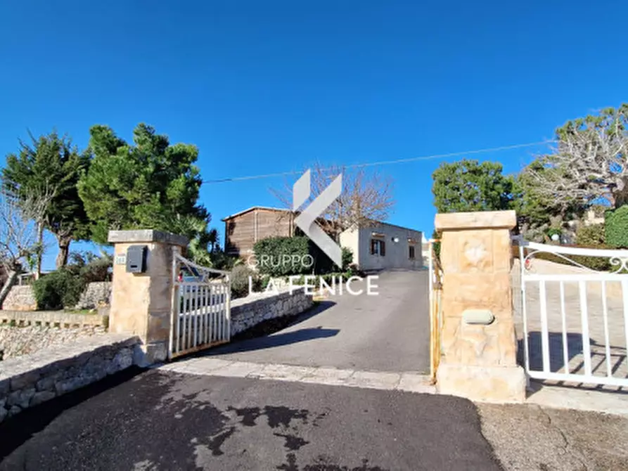 Immagine 25 di Villa in vendita  in contrada Laureto a Locorotondo