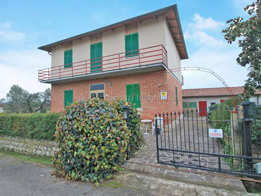 Immagine 1 di Casa indipendente in vendita  in via piave a Sinalunga