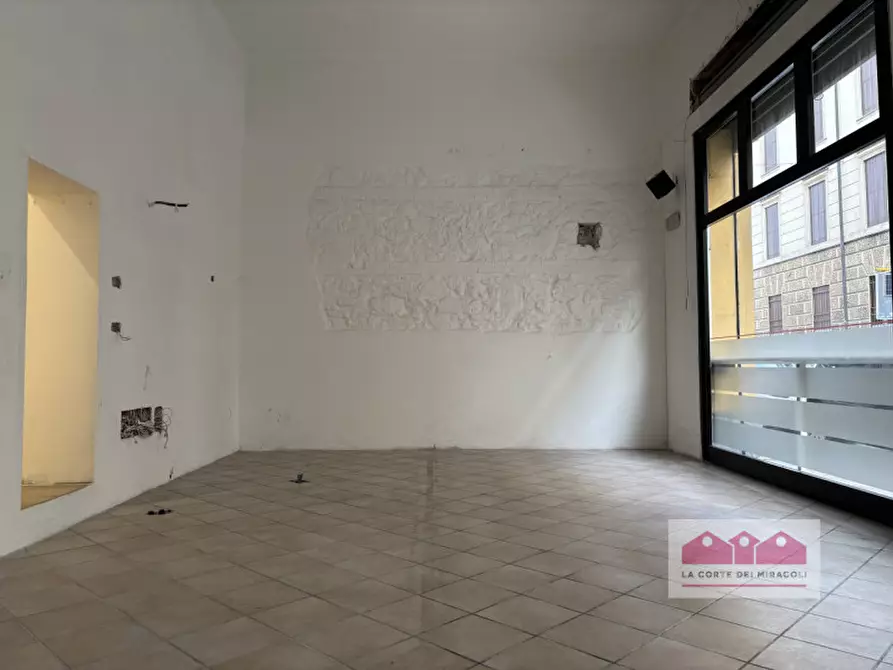 Immagine 6 di Attività commerciale in affitto  in via quattro novembre a Vicenza