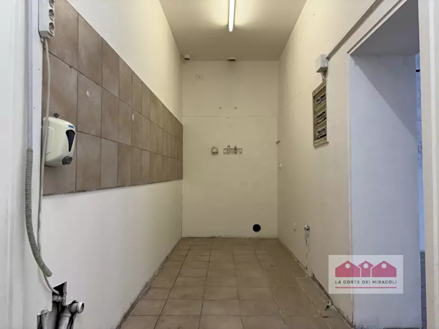 Immagine 10 di Attività commerciale in affitto  in via quattro novembre a Vicenza