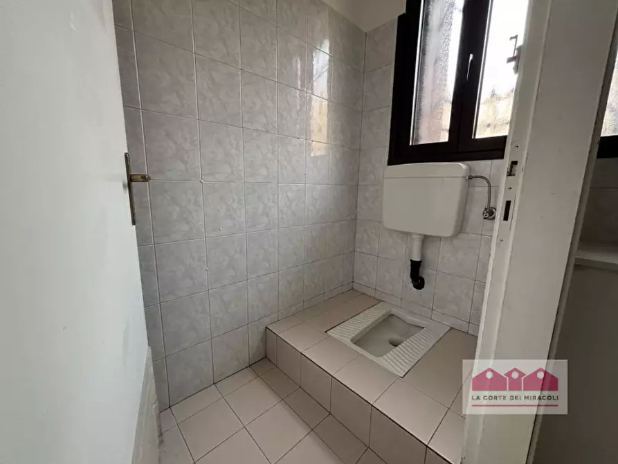 Immagine 15 di Attività commerciale in affitto  in via quattro novembre a Vicenza