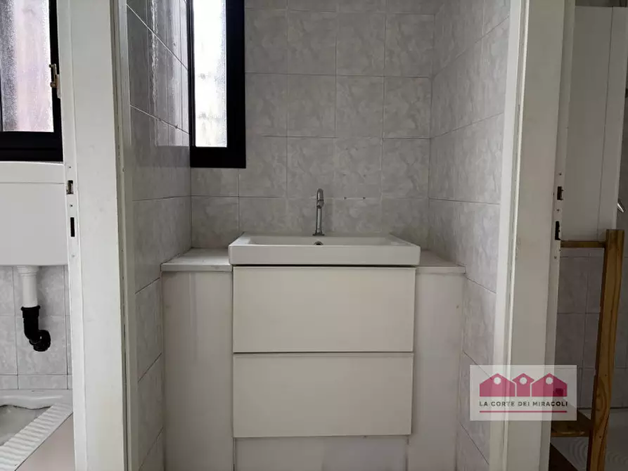 Immagine 16 di Attività commerciale in affitto  in via quattro novembre a Vicenza