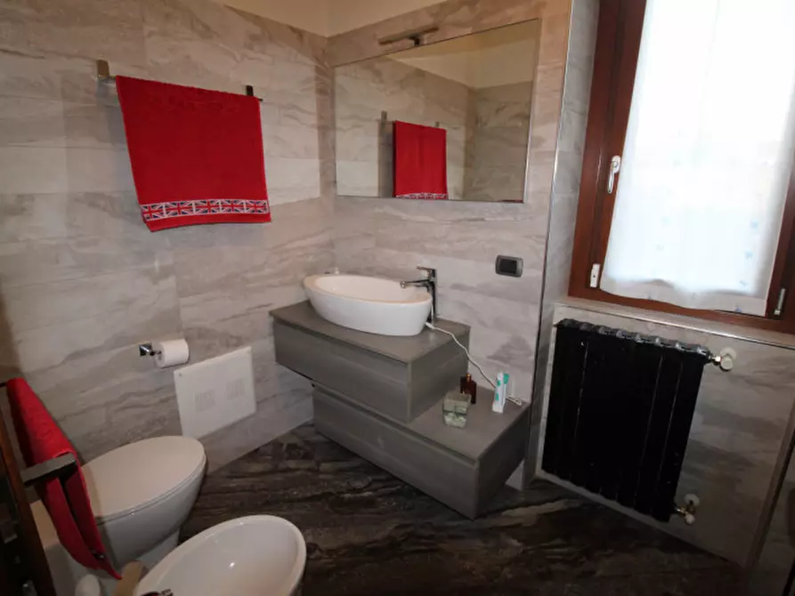 Immagine 29 di Appartamento in vendita  in Via Montello 1C a Macherio