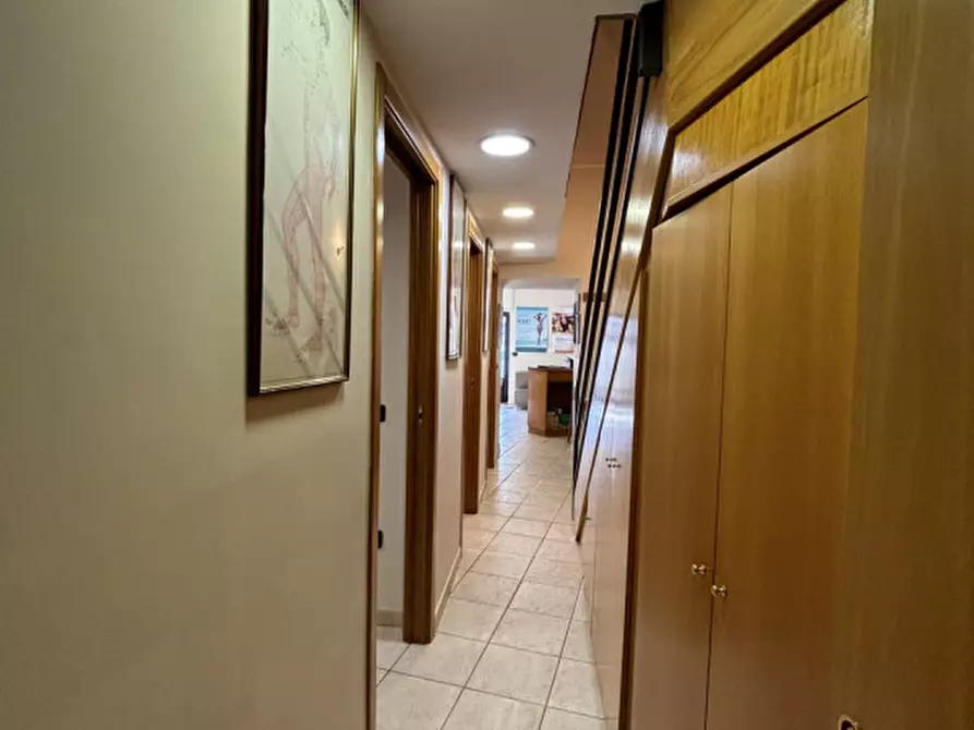 Immagine 8 di Attività commerciale in vendita  in VIA NAZIONALE a Torre Del Greco