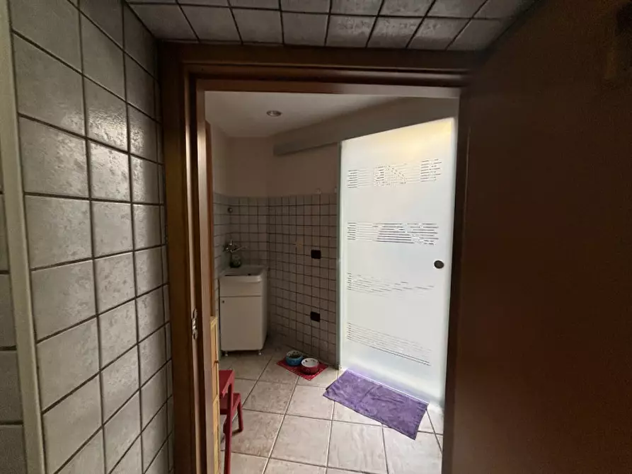 Immagine 14 di Attività commerciale in vendita  in VIA NAZIONALE a Torre Del Greco