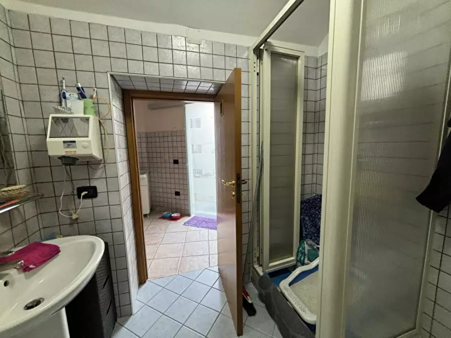 Immagine 15 di Attività commerciale in vendita  in VIA NAZIONALE a Torre Del Greco