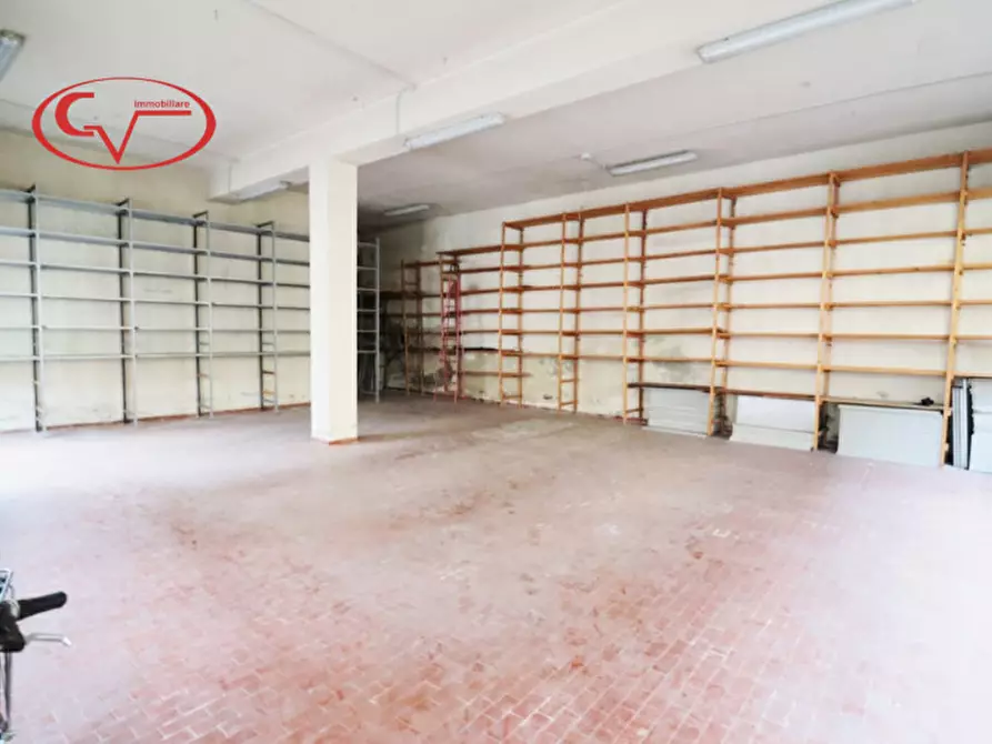 Immagine 2 di Magazzino in vendita  a Montevarchi