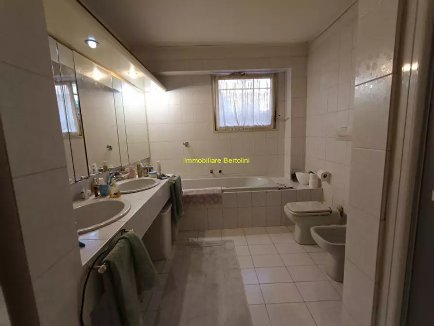 Immagine 25 di Villa in vendita  in CORSO MAZZINI a San Remo