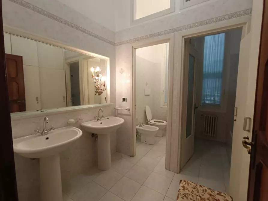 Immagine 30 di Villa in vendita  in CORSO MAZZINI a San Remo