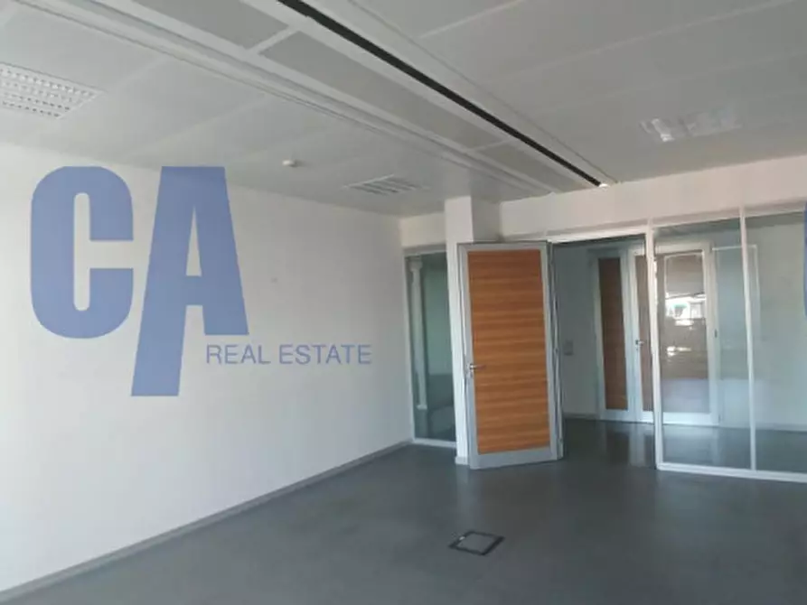 Immagine 2 di Ufficio in affitto  in VIA VALTELLINA a Milano