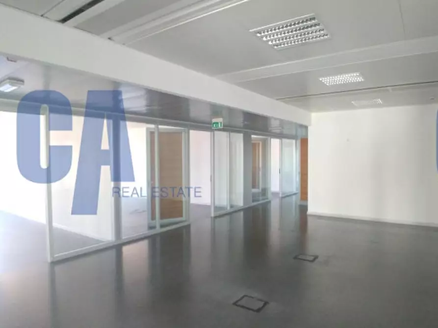 Immagine 3 di Ufficio in affitto  in VIA VALTELLINA a Milano