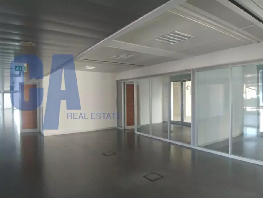 Immagine 6 di Ufficio in affitto  in VIA VALTELLINA a Milano