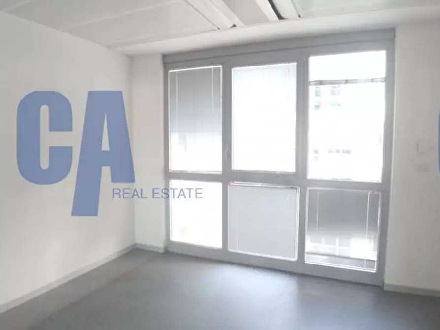 Immagine 11 di Ufficio in affitto  in VIA VALTELLINA a Milano