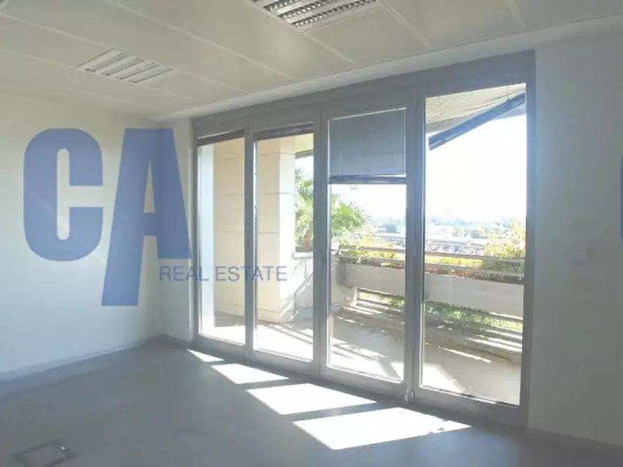 Immagine 17 di Ufficio in affitto  in VIA VALTELLINA a Milano