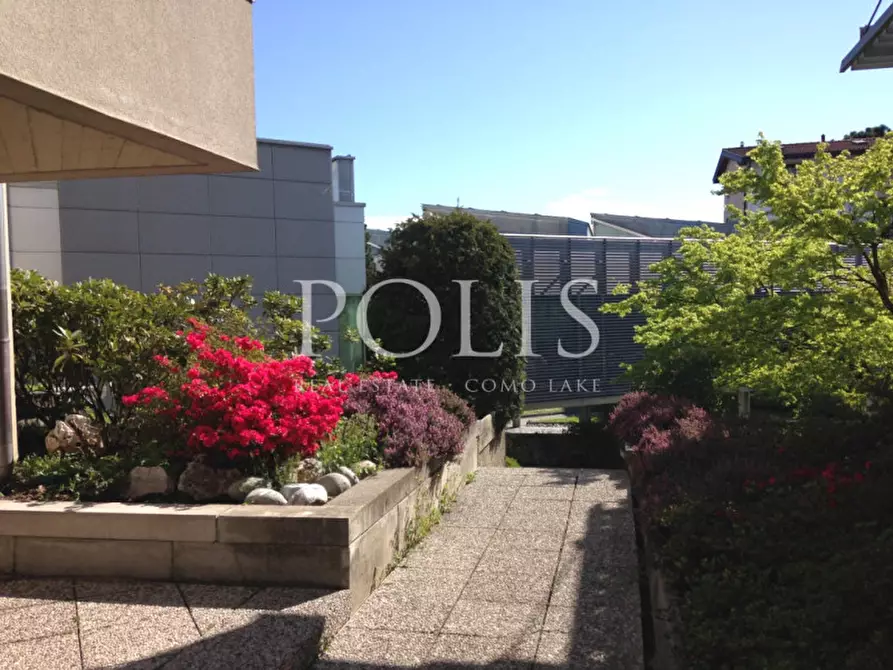 Immagine 5 di Ufficio in affitto  a Como