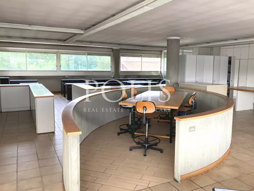 Immagine 10 di Ufficio in affitto  a Como
