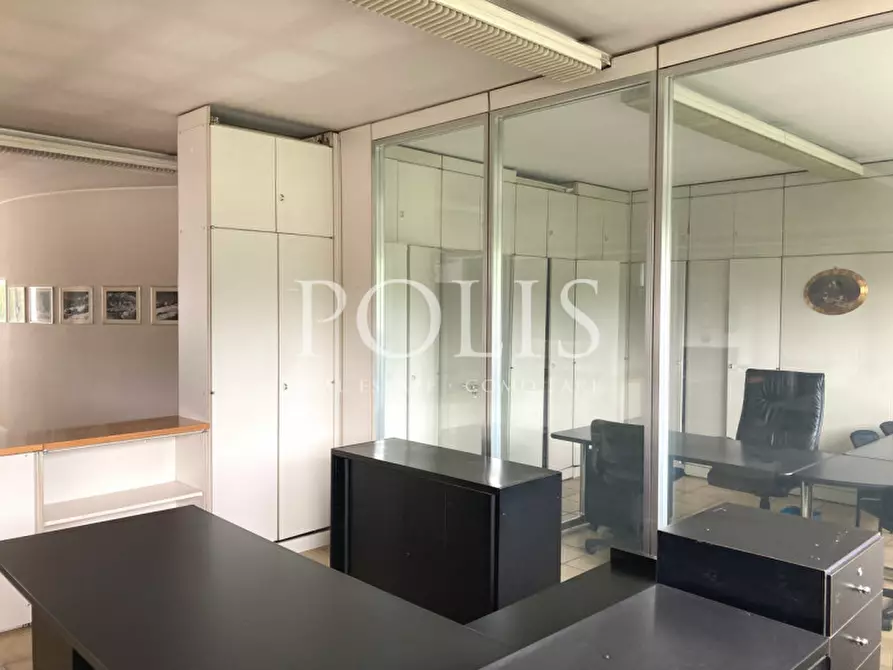 Immagine 13 di Ufficio in affitto  a Como