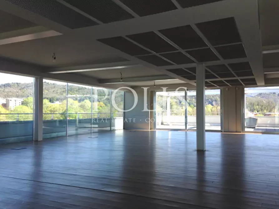 Immagine 17 di Ufficio in affitto  a Como