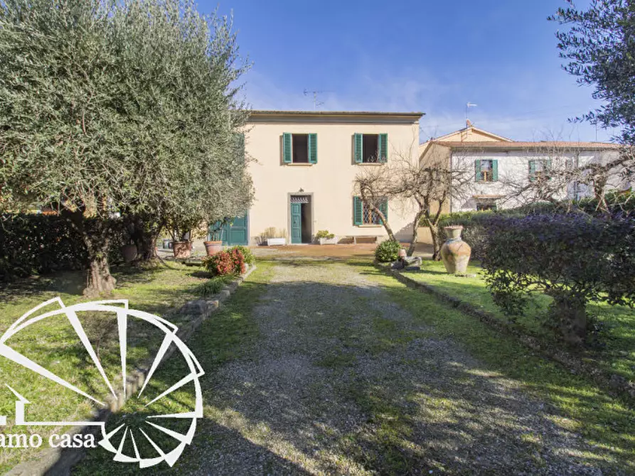 Immagine 1 di Casa indipendente in vendita  a Prato