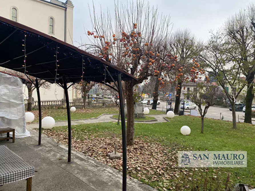 Immagine 2 di Palazzo in vendita  in piazza mazzaretto a Longare