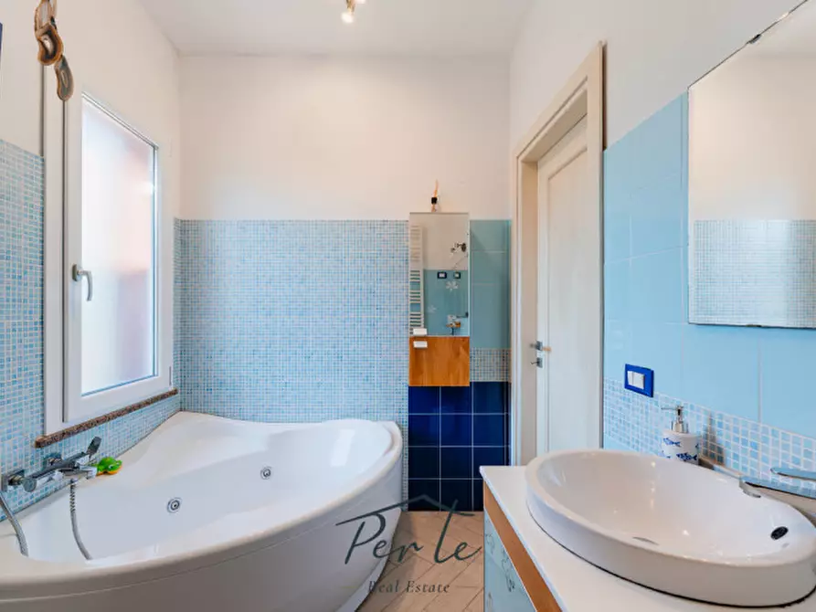 Immagine 37 di Villa in vendita  in via della torre 86 a Sassari