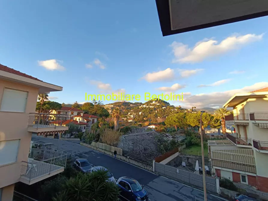 Immagine 14 di Appartamento in vendita  in via giulio cesare a Bordighera