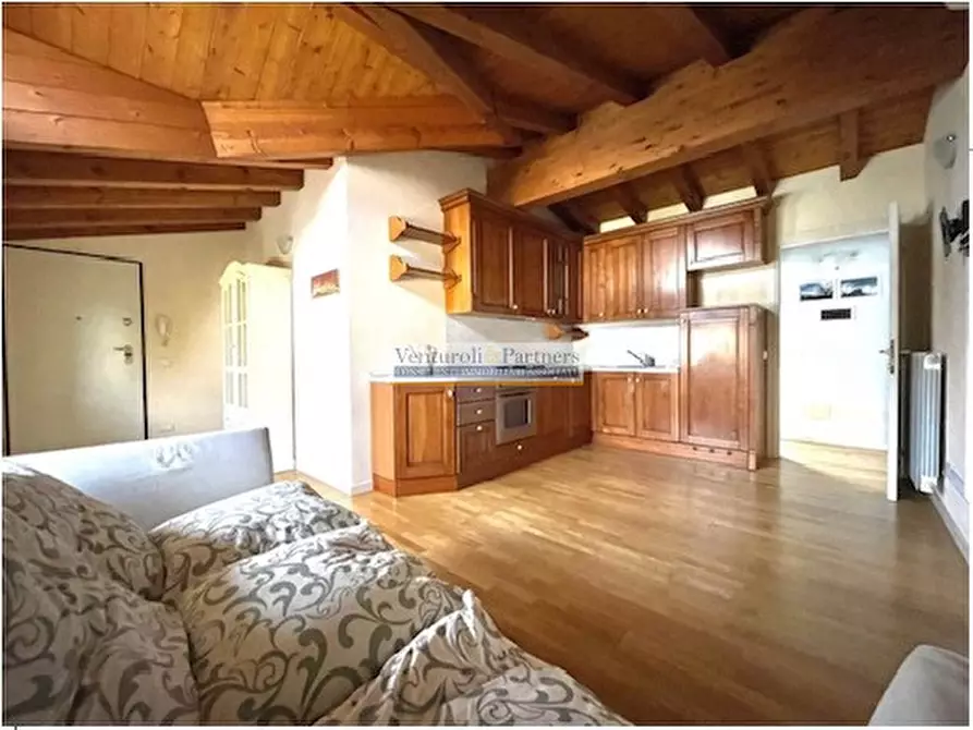 Immagine 1 di Appartamento in vendita  in via alighieri a Manerba Del Garda