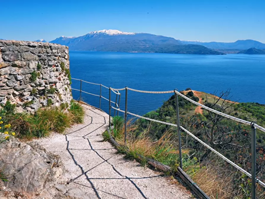 Immagine 9 di Appartamento in vendita  in via alighieri a Manerba Del Garda