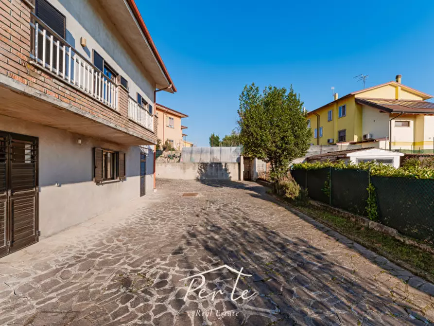 Immagine 10 di Villa in vendita  in via siena 21 a Curtatone