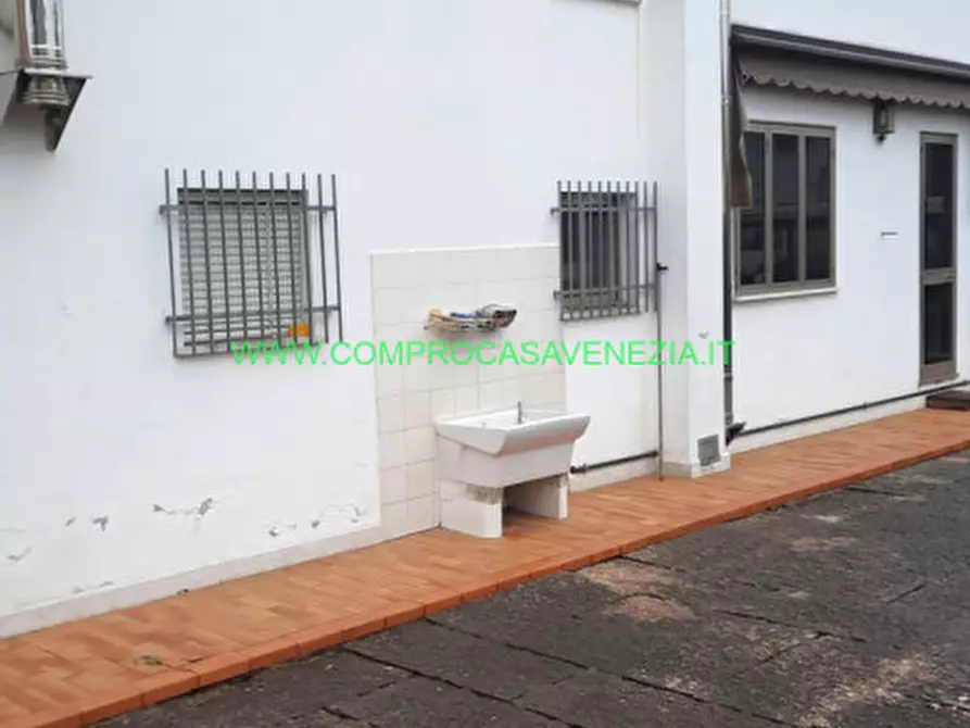 Immagine 1 di Casa indipendente in vendita  in dosson centro a Casier