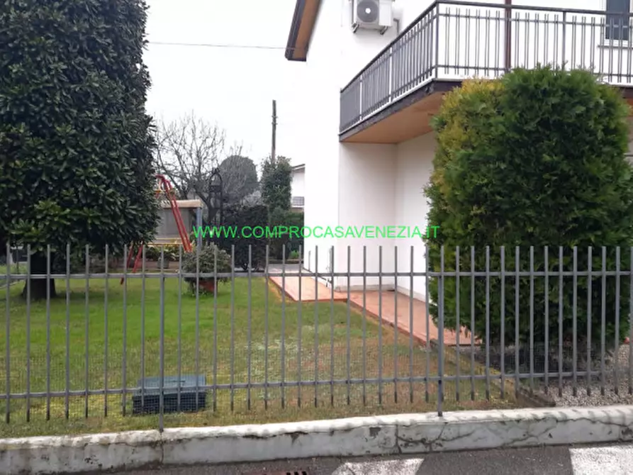 Immagine 1 di Casa indipendente in vendita  in dosson centro a Casier