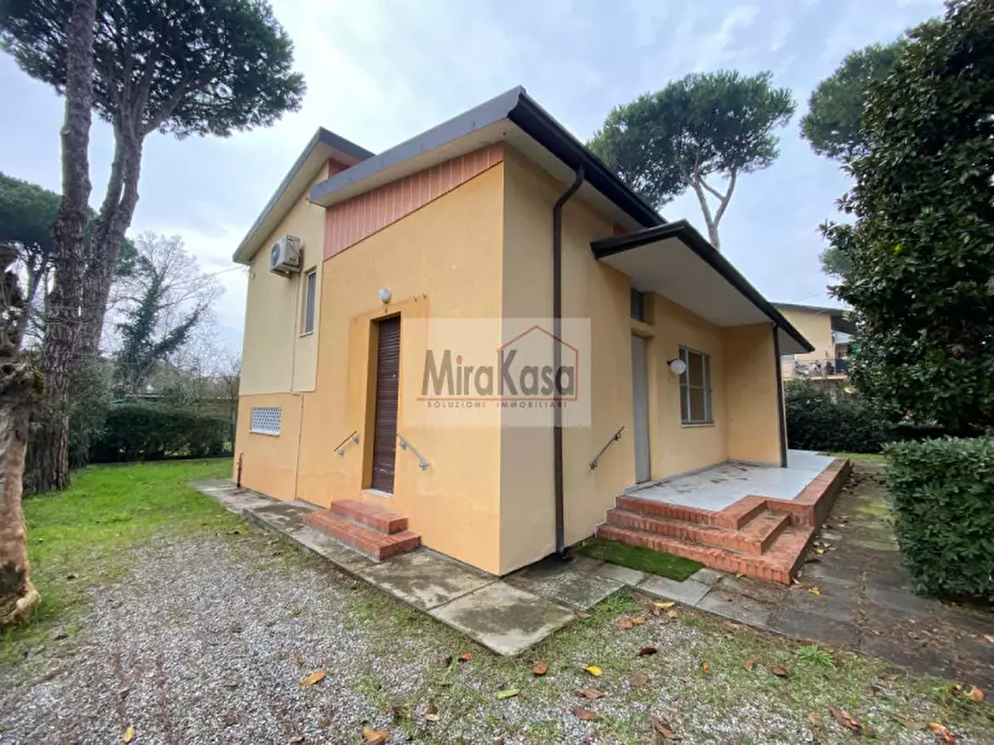 Immagine 1 di Villa in vendita  in Via Varese a Cervia