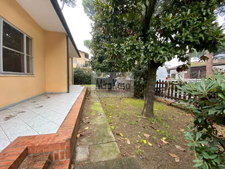 Immagine 2 di Villa in vendita  in Via Varese a Cervia
