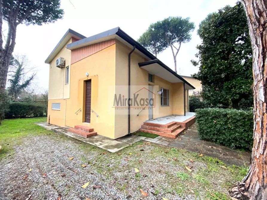 Immagine 40 di Villa in vendita  in Via Varese a Cervia