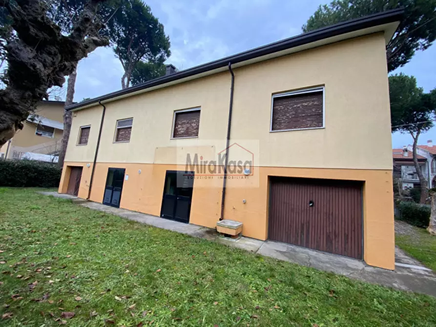 Immagine 42 di Villa in vendita  in Via Varese a Cervia