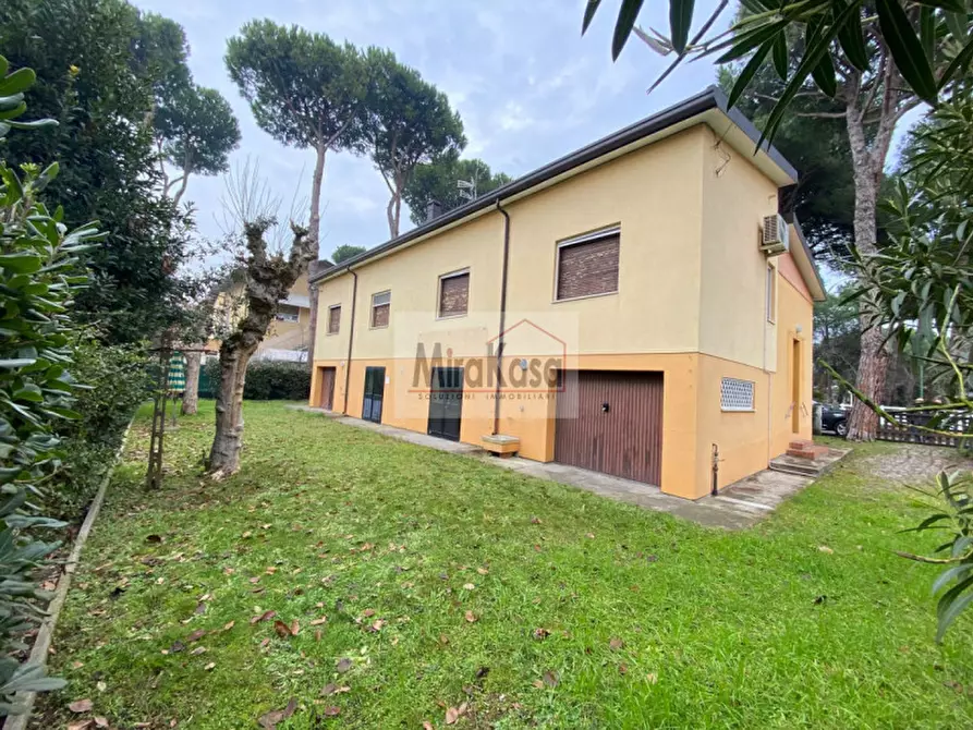 Immagine 43 di Villa in vendita  in Via Varese a Cervia