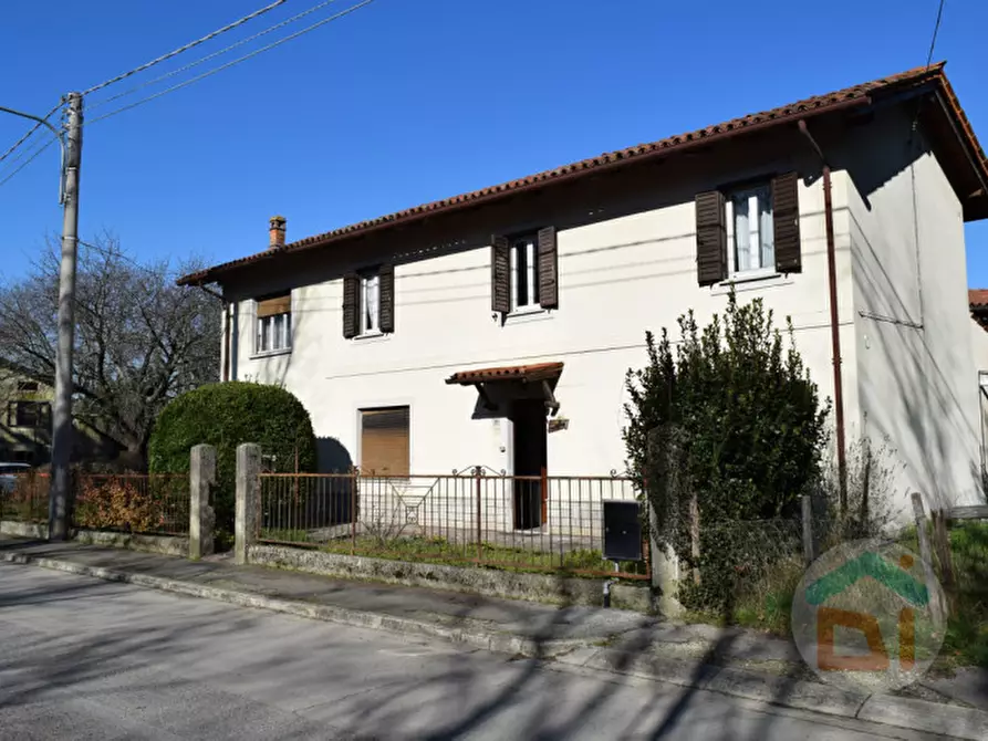 Immagine 1 di Casa indipendente in vendita  in Via Dante Alighieri a Capriva Del Friuli