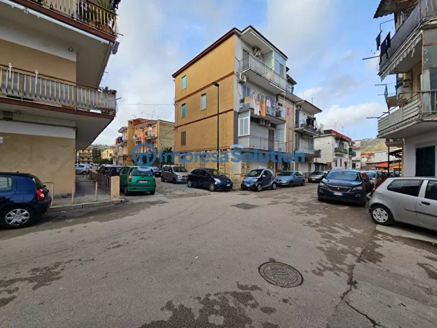 Immagine 2 di Negozio in vendita  in Via Federico II a Napoli