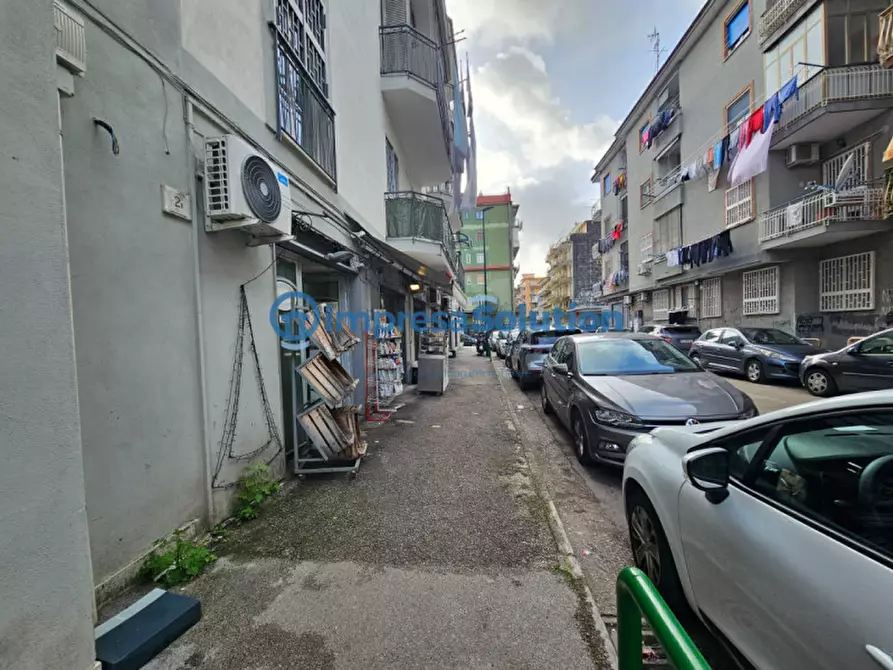Immagine 4 di Negozio in vendita  in Via Federico II a Napoli