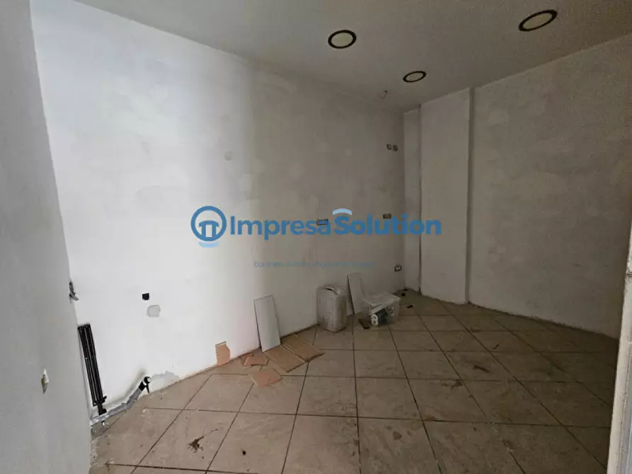 Immagine 6 di Negozio in vendita  in Via Federico II a Napoli