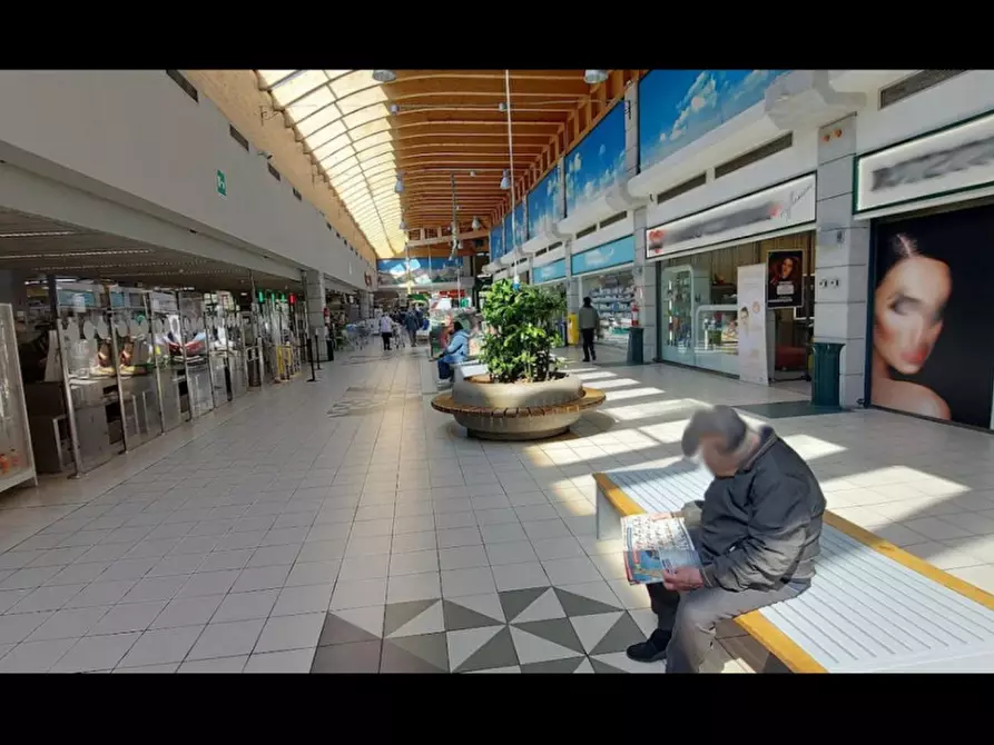 Immagine 4 di Posto auto in vendita  in Via Vittorio De Sica, N. 5-7 a Fiumicino
