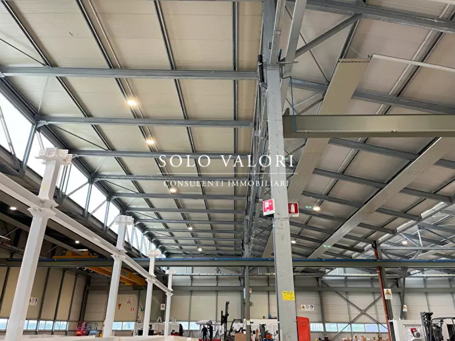 Immagine 4 di Capannone industriale in affitto  a Roncade