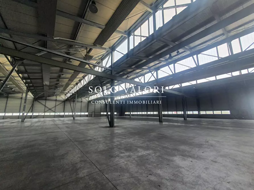 Immagine 12 di Capannone industriale in affitto  a Roncade
