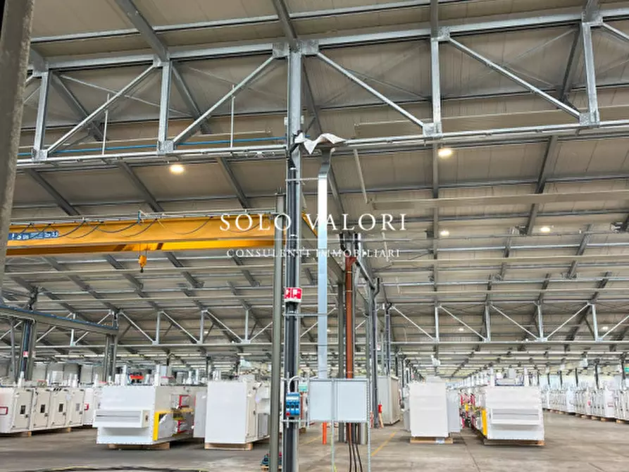 Immagine 8 di Capannone industriale in affitto  a Pordenone